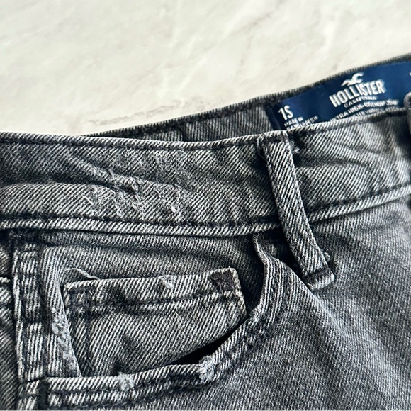 Hollister Ultra High-Rise Mom Jean Size 1 Short - Picture 9 of 16